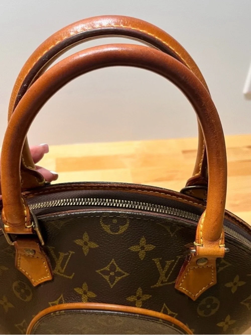 Louis Vuitton Ellipse PM M10040 Timeless design in good vintage condition.
